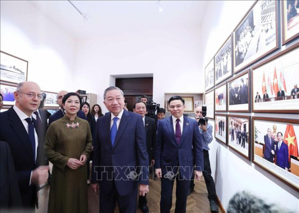 Khánh thành Phòng Lưu niệm Chủ tịch Hồ Chí Minh với ngành Dầu khí Việt Nam - Azerbaijan -0