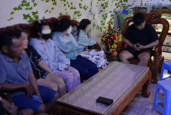 1. lực lượng làm nhiệm vụ thông qua biên bản vụ việc. ảnh trọng tín.jpg -0