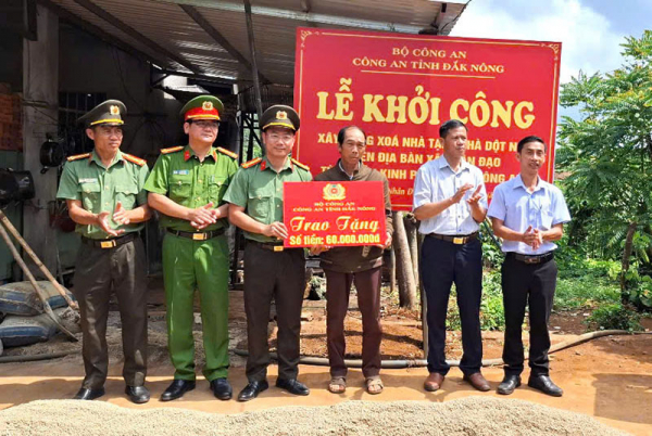 Đồng loạt khởi công xây dựng thực hiện chương trình xóa nhà tạm, nhà dột nát -0