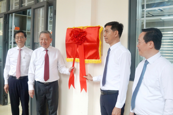 Tổng Bí thư Tô Lâm dâng hương tưởng niệm Chủ tịch Hồ Chí Minh tại Khu Di tích Kim Liên -0
