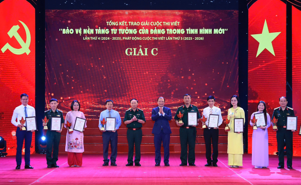 Tôn vinh các tập thể, cá nhân đoạt giải cuộc thi viết “Bảo vệ nền tảng tư tưởng của Đảng trong tình hình mới” -0