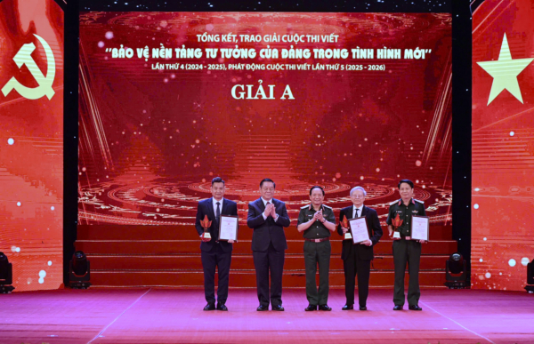 Tôn vinh các tập thể, cá nhân đoạt giải cuộc thi viết “Bảo vệ nền tảng tư tưởng của Đảng trong tình hình mới” -0