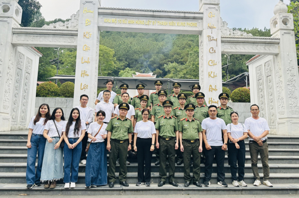 Xúc động đón nhận nhà mới đúng dịp sinh nhật Bác -0