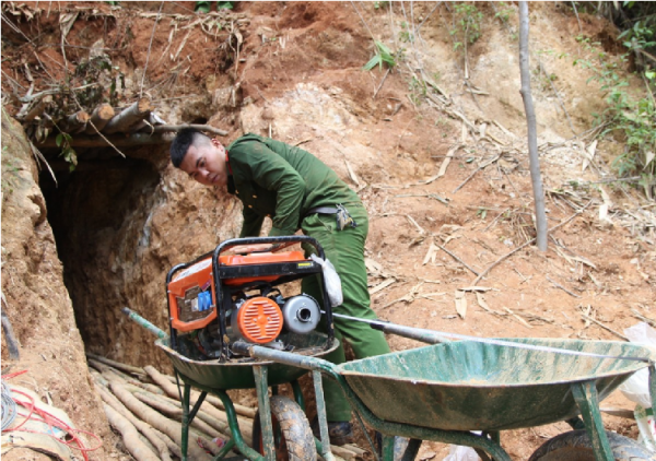 Xâm nhập “đại công trường” khai thác vàng trái phép trong rừng phòng hộ -0
