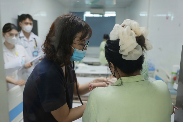COVID-19, sốt xuất huyết, tay chân miệng gia tăng, Bộ Y tế chỉ đạo hoả tốc  -0