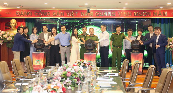 PVcomBank tiên phong tích hợp với Cổng ký số từ xa tập trung trên VNeID -0