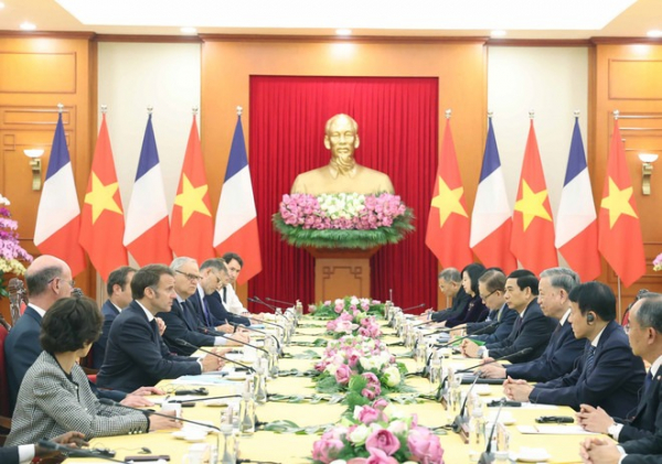 Vietnam treasures multifaceted collaboration with France: Party chief -0