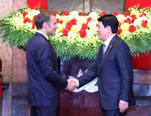 Vietnamese, French leaders hold joint press conference following talks -0