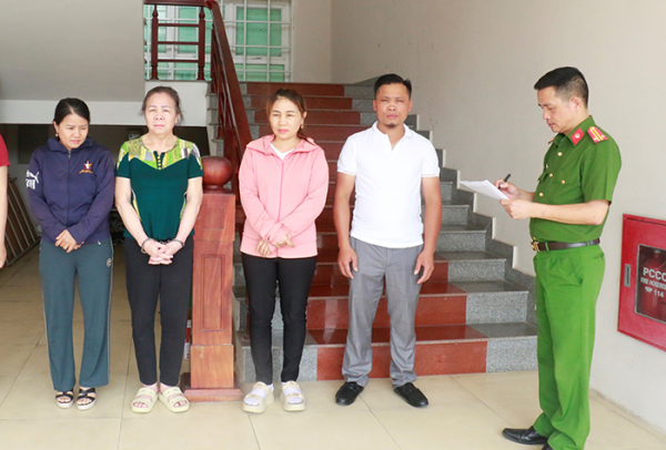 Công an Nghệ An chặt đứt đường dây buôn bán kem đánh răng, dầu gội, nước xả giả mạo các nhãn hiệu -0