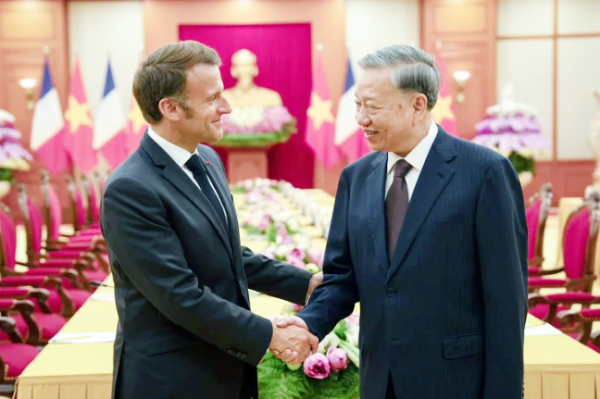 Tổng thống Pháp Emmanuel Macron đăng video cảm ơn Việt Nam -0
