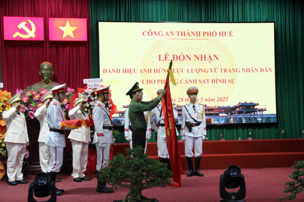 Phòng Cảnh sát hình sự Công an TP Huế đón nhận danh hiệu Anh hùng Lực lượng vũ trang nhân dân -0