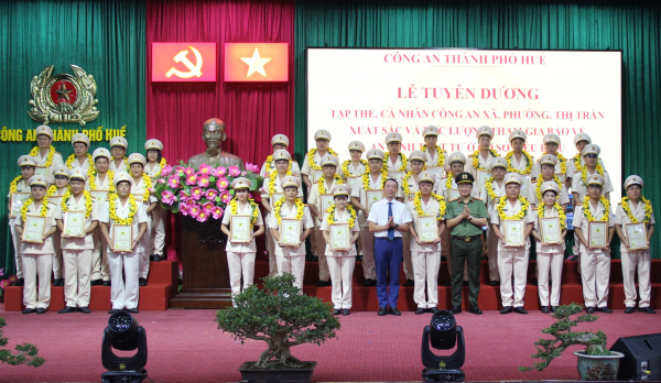 Tuyên dương nhiều tập thể Công an cấp xã và cá nhân tiêu biểu trong công tác đảm bảo ANTT ở cơ sở -0