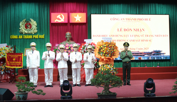 Phòng Cảnh sát hình sự Công an TP Huế đón nhận danh hiệu Anh hùng Lực lượng vũ trang nhân dân -0