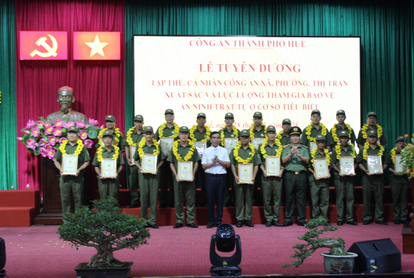 Tuyên dương nhiều tập thể Công an cấp xã và cá nhân tiêu biểu trong công tác đảm bảo ANTT ở cơ sở -0