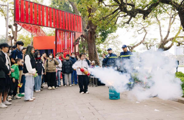 Gala âm nhạc “Vinh quang CAND Việt Nam” đến TP Hồ Chí Minh -0