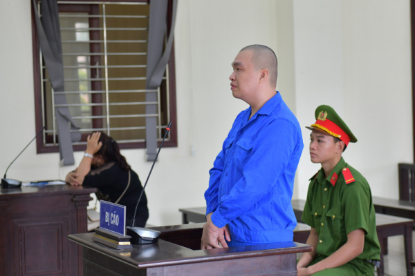 Hơn 20 năm tù cho tài xế đâm nữ chủ quán cướp tài sản -0