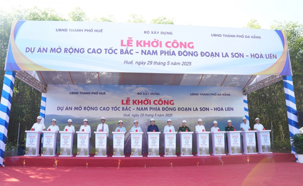 Mở rộng cao tốc Bắc - Nam phía Đông đoạn La Sơn - Hòa Liên lên 4 làn xe -0