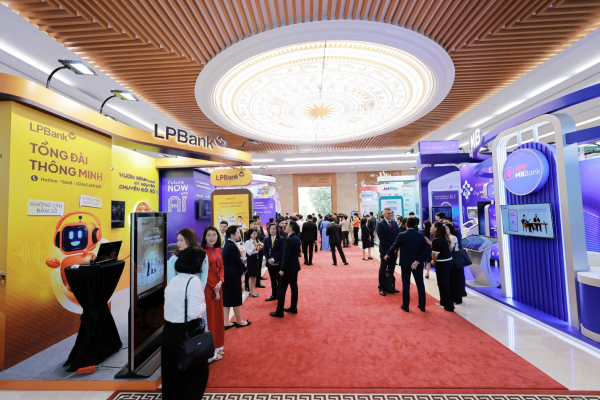 LPBank ghi dấu ấn với Tổng đài đa kênh thông minh tại sự kiện Chuyển đổi số ngành Ngân hàng 2025 -0