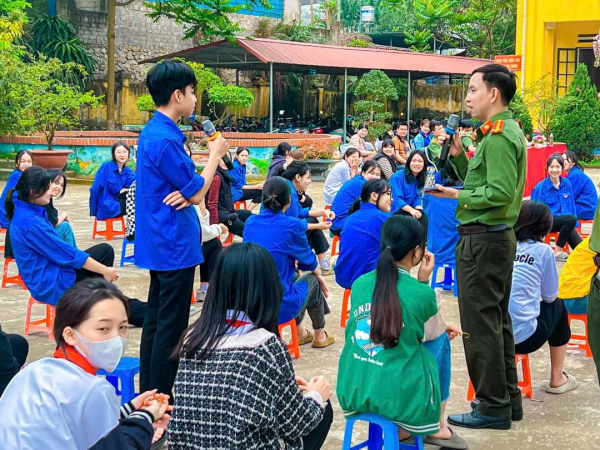 Nỗ lực ngăn chặn trẻ em vùng cao bỏ học đi làm thuê -0
