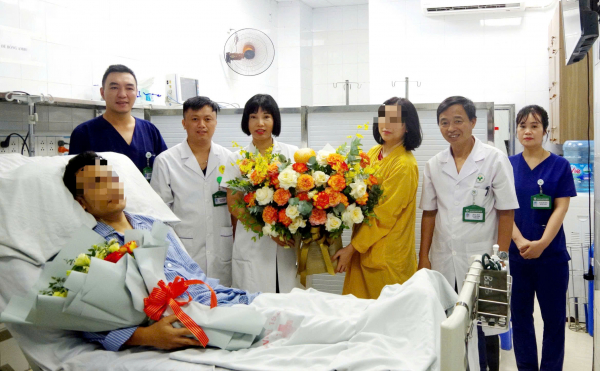 Bệnh viện 19-8 cứu sống người đàn ông ngừng tim 60 phút sau khi đi bơi -0