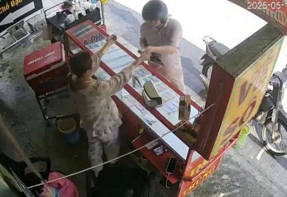 Đối tượng sử dụng vé số giả lừa hàng loạt đại lý vé số sa lưới -0