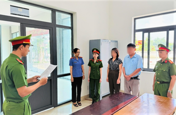 Khởi tố nguyên Chủ tịch và Kế toán xã chiếm đoạt tiền bảo vệ rừng -0