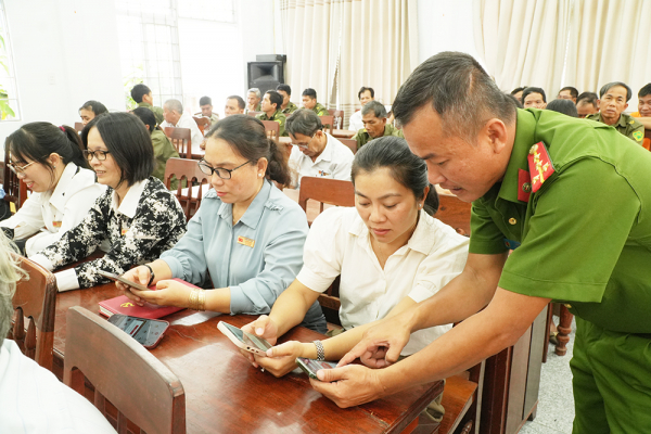 Tích cực tuyên truyền, hướng dẫn ngư dân góp ý sửa đổi Hiến pháp -0