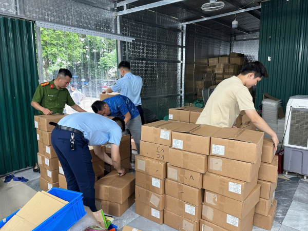 Phát hiện hơn 5.000 lọ mỹ phẩm nhập lậu tại cơ sở thuộc Ngân Korea -0