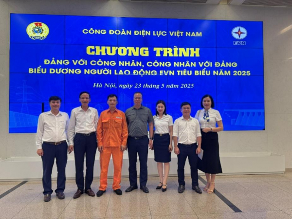 Người Lò trưởng luôn tận tâm với công việc -0