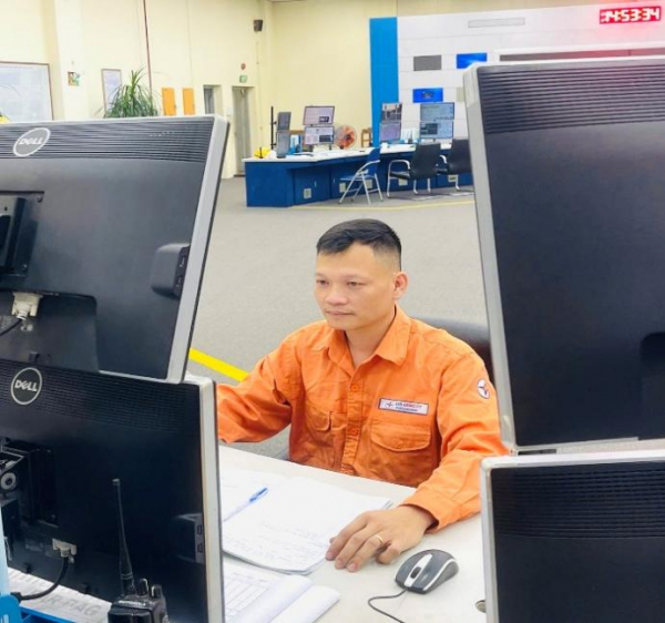 Người Lò trưởng luôn tận tâm với công việc -0