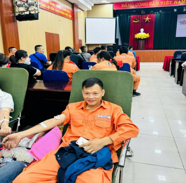 Người Lò trưởng luôn tận tâm với công việc -0