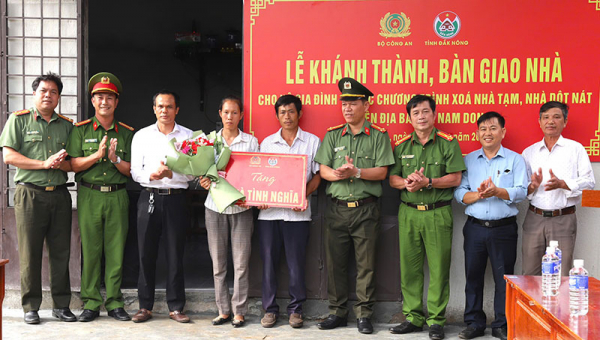 Khánh thành, bàn giao nhà cho người dân có hoàn cảnh khó khăn ở xã Nam Dong -0