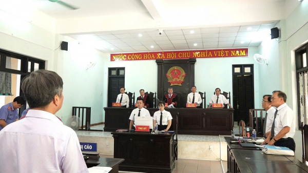 Nguyên Giám đốc Trung tâm Đăng kiểm xe cơ giới Thừa Thiên Huế bị kết án 15 năm 3 tháng tù -0