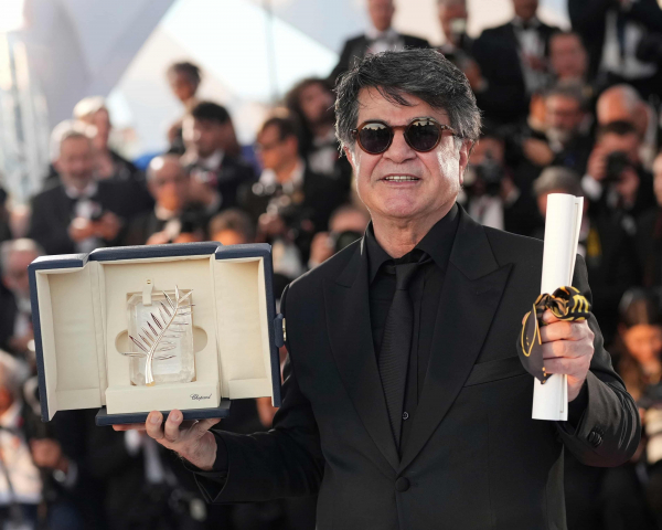 ð%3fo di%3fn jafar panahi giành du%3fc gi%3fi thu%3fng danh giá sau dúng 3 th%3fp niên tr%3f l%3fi cannes.jpg -1