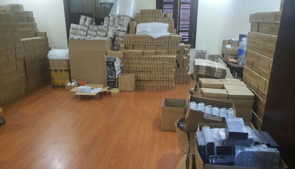 Núp bóng thương mại điện tử sản xuất, buôn bán thiết bị điện tử giả mạo các thương hiệu nổi tiếng trị giá khoảng 22 tỷ đồng -1