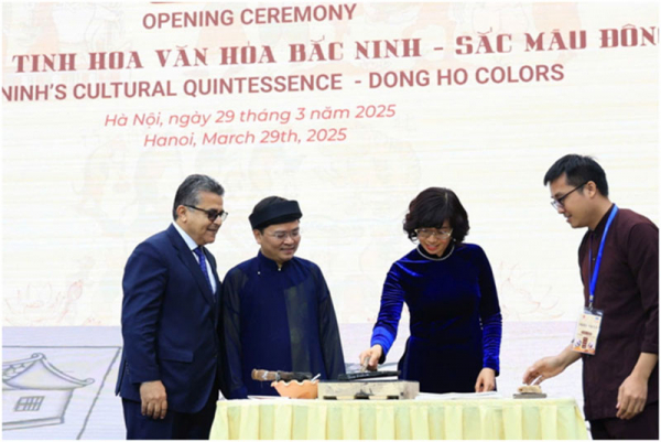 “Tinh hoa văn hóa Bắc Ninh - Sắc màu tranh Đông Hồ” rực rỡ tại Hà Nội -0