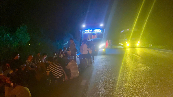 3 xe khách tông liên hoàn trên đường tránh TP Huế -0