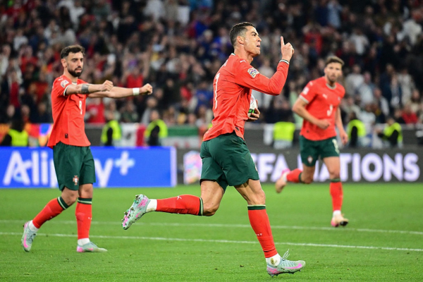 Ronaldo và giọt nước mắt tuổi 40 -0