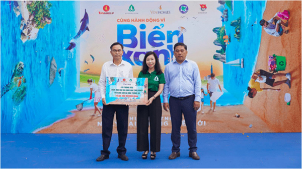 Gần 10.000 người vingroup và tình nguyện viên ra quân làm sạch bờ biển tại 28 tỉnh, thành phố -3
