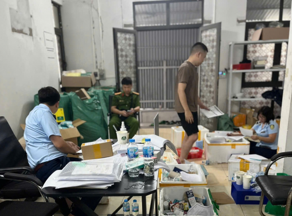 Kiểm tra, xử phạt 4 cơ sở kinh doanh mỹ phẩm nhập lậu -0