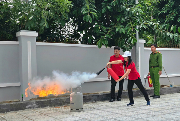 Agribank chi nhánh Kiên Giang tập huấn PCCC&CNCH -0