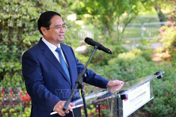 Thủ tướng Phạm Minh Chính đặt vòng hoa và thăm khu tưởng niệm Chủ tịch Hồ Chí Minh tại Montreuil, Pháp -0