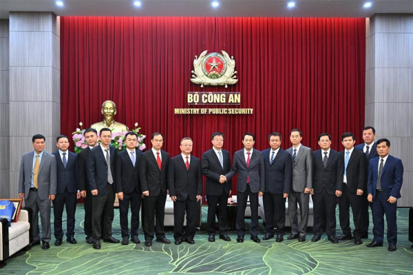 Deputy Minister Le Quoc Hung receives Secretary of Guangxi Political and Legal Affairs Commission, China -0