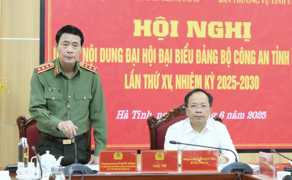 Thứ trưởng Lê Quốc Hùng duyệt Đại hội Đảng bộ Công an tỉnh Hà Tĩnh  -0