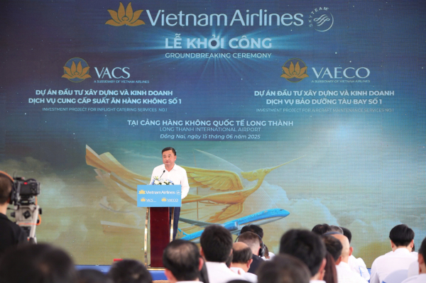 2. ptgđ vietnam airlines lê đức cảnh cam kết sẽ taapj trung mọi nguồn lực để triển khai nhanh chóng và kịp thời các dự án tại sân bay long thành.jpg -0