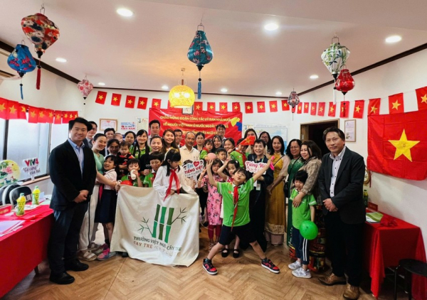 Đẩy mạnh chương trình dạy tiếng Việt cho kiều bào ở Hàn Quốc và Nhật Bản -0