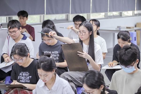 Trường Đại học Văn Lang công bố quỹ học bổng tuyển sinh 2025 hơn 70 tỷ đồng -0