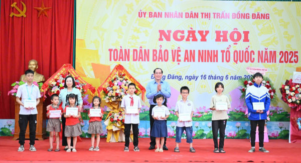 Thứ trưởng Lê Quốc Hùng dự Ngày hội toàn dân bảo vệ an ninh Tổ quốc tại Lạng Sơn -0