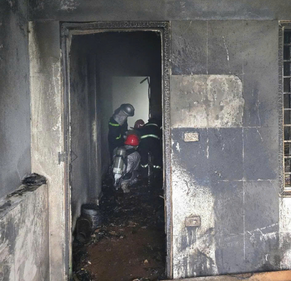 Căn nhà 4 tầng bốc cháy sau tiếng nổ lớn, 2 người tử vong -0