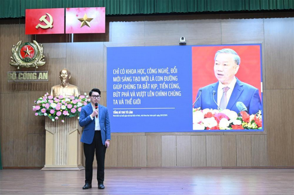 Young public security officers train in AI -0